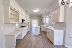 1102 Londonderry Ave, Friendswood, TX 77546 - Photo 2