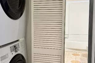 11889 Bob White Dr, Houston, TX 77035 - Photo 18