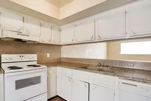 427 Hollyvale Dr, Houston, TX 77060 - Photo 4