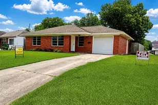 2102 Blueberry Ln, Pasadena, TX 77502 - Photo 2
