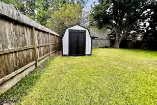 2102 Blueberry Ln, Pasadena, TX 77502 - Photo 22