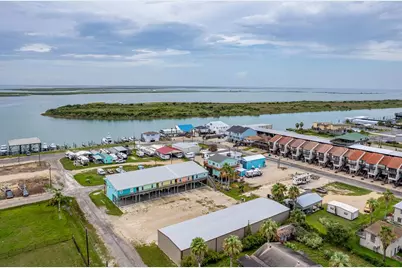 1402 W Commerce Street #2, Port O Connor, TX 77982 - Photo 4