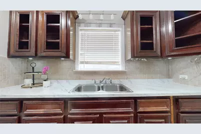 101 Eastgate Street, Houston, TX 77012 - Photo 16