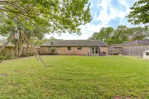 9534 Meadowglen Ln, Houston, TX 77063 - Photo 24