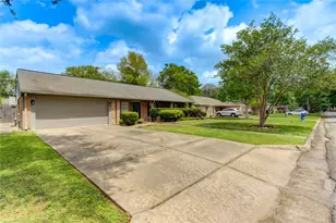 9534 Meadowglen Ln, Houston, TX 77063 - Photo 6