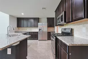 3911 Summerlin Ct, Baytown, TX 77521 - Photo 4