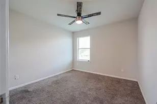3911 Summerlin Ct, Baytown, TX 77521 - Photo 10