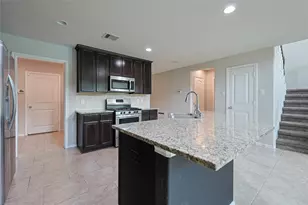 3911 Summerlin Ct, Baytown, TX 77521 - Photo 6