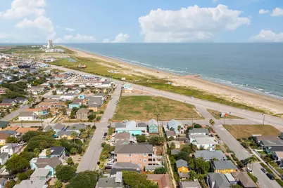 1213 Avenue M 1/2, Galveston, TX 77550 - Photo 38
