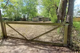 324 E Second St, Groveton, TX 75845 - Photo 16