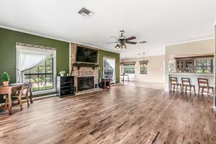 1623 Greenbriar Dr, Huntsville, TX 77340 - Photo 8