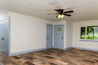 811 Matchett Street #B, Brenham, TX 77833 - Photo 4