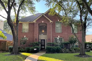 2218 Cypress Run Dr, Sugar Land, TX 77478 - Photo 2