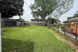 342 Hoffman St, Houston, TX 77020 - Photo 4