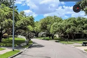 2206 Round Lake Dr, Houston, TX 77077 - Photo 2