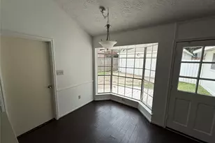 2206 Round Lake Dr, Houston, TX 77077 - Photo 8