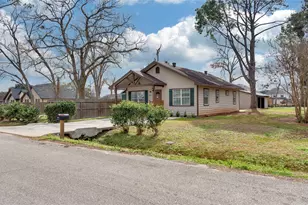8214 Peekskill Ln, Houston, UT 77075 - Photo 2