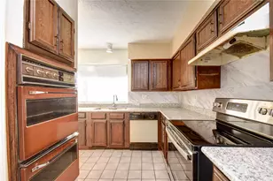 9510 Huntington Way Dr, Houston, TX 77099 - Photo 8