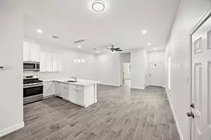 1546 Lombardy St, Houston, TX 77023 - Photo 6