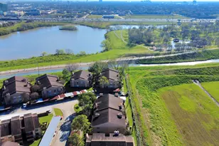 10555 Turtlewood Ct, Houston, TX 77072 - Photo 32