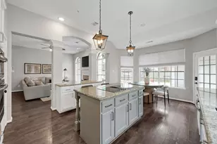 31 E Amberglow Cir, The Woodlands, TX 77381 - Photo 16