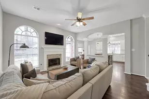 31 E Amberglow Cir, The Woodlands, TX 77381 - Photo 14