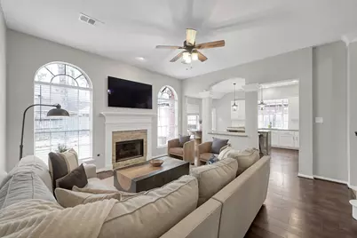 31 E Amberglow Circle, The Woodlands, TX 77381 - Photo 14