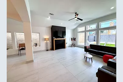 9822 Oak Point Drive, Houston, TX 77055 - Photo 8