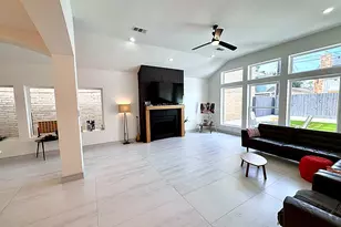 9822 Oak Point Dr, Houston, TX 77055 - Photo 8
