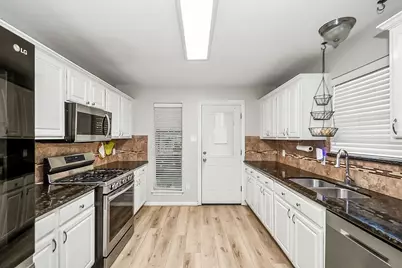 5130 Chasewood Drive, Bacliff, TX 77518 - Photo 8