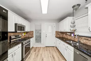 5130 Chasewood Dr, Bacliff, TX 77518 - Photo 8