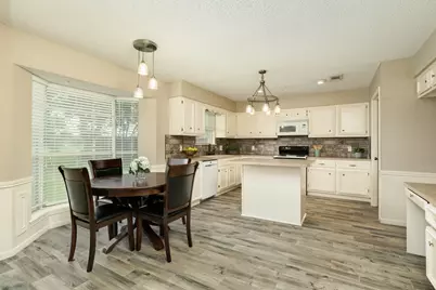 204 Corkwood Street, Lake Jackson, TX 77566 - Photo 10