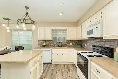 204 Corkwood Street, Lake Jackson, TX 77566 - Photo 8
