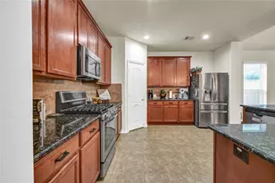 108 Woodridge Xing, Clute, TX 77531 - Photo 2