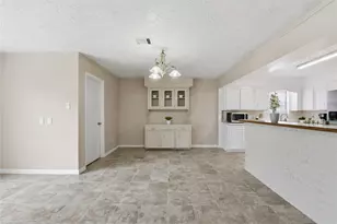 9211 Benning Dr, Houston, TX 77031 - Photo 14