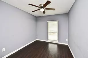 1310 Barrowgate Dr, Sugar Land, TX 77498 - Photo 34