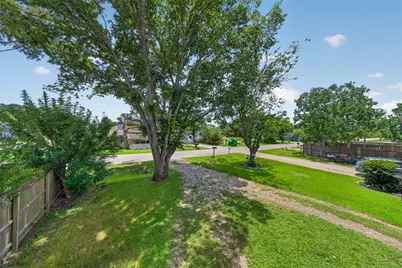 522 Oklahoma Avenue, Bacliff, TX 77518 - Photo 20