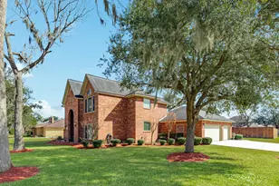 52 Chesswood Ct, Lake Jackson, TX 77566 - Photo 2