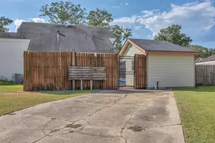 118 Forest Dr, Liberty, TX 77575 - Photo 6
