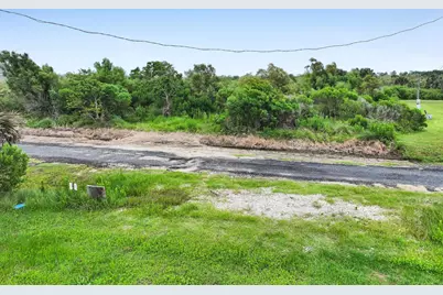 1054 Canal, Gilchrist, TX 77617 - Photo 8