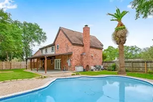 8515 Twelve Oaks Dr, Texas City, TX 77591 - Photo 2
