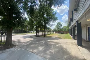 5301 Collingsworth St, Houston, TX 77026 - Photo 1