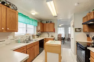 2819 S Peach Hollow Cir, Pearland, TX 77584 - Photo 6