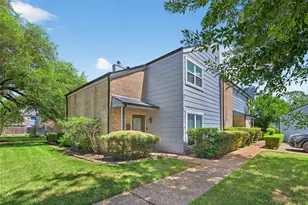 723 Worthshire St, Houston, TX 77008 - Photo 2