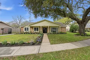 2037 Willow Wisp Dr, Seabrook, TX 77586 - Photo 1