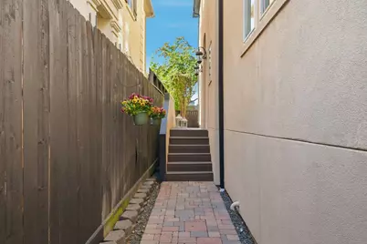 1360 W 25th Street, Houston, TX 77008 - Photo 2