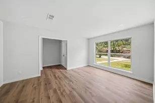 5926 Warm Springs Rd, Houston, TX 77035 - Photo 8