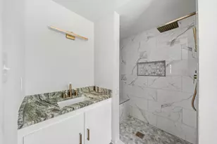 5926 Warm Springs Rd, Houston, TX 77035 - Photo 14