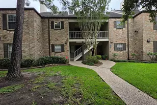 12967 Trail Hollow Dr, Houston, TX 77079 - Photo 2
