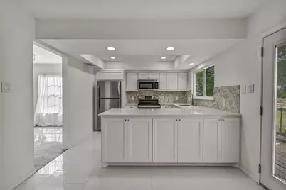 628 E Castle Harbour Drive, Friendswood, TX 77546 - Photo 10